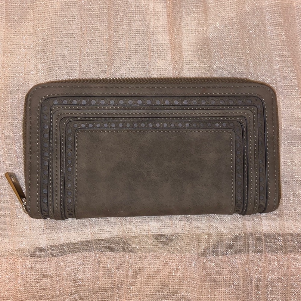 Maurices wallet